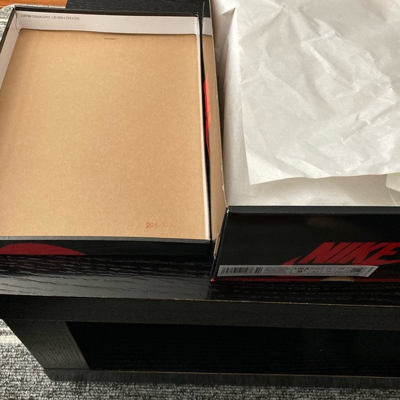 Jordan Patent Bread OG High Cuts. On Sale for only 300 bucks. - Picture 2 of 5